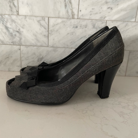 Aerosole pump with peekaboo toe, size 7 - Picture 3 of 5